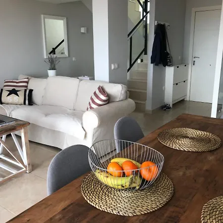 Belle Vue Triplex On The Hill Apartment
